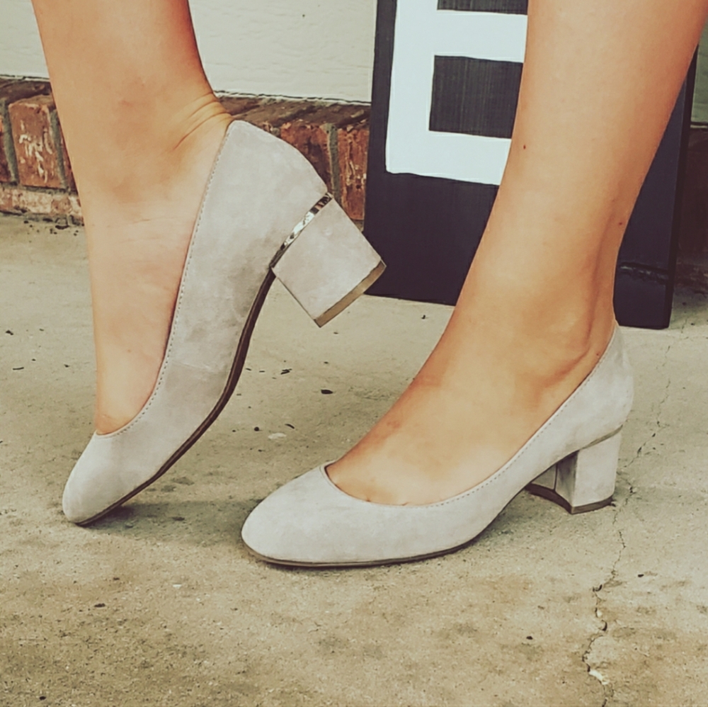 Liz Claiborne Gray Suede Pumps - Picture 2 of 7